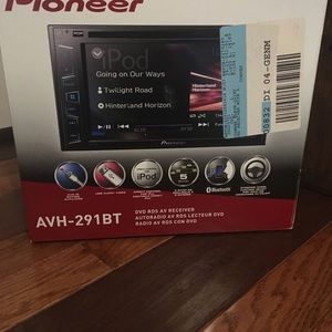 Bluetooth radio for car can watch dvds and phone